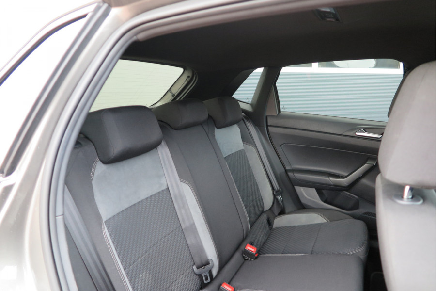 Volkswagen Polo 1.0 TSI 85kw 116pk Highline Business 2xR-Line , Beats audio , PDC, Navi, Carplay, LMV, Cruisecontrol. dealer onderhouden.