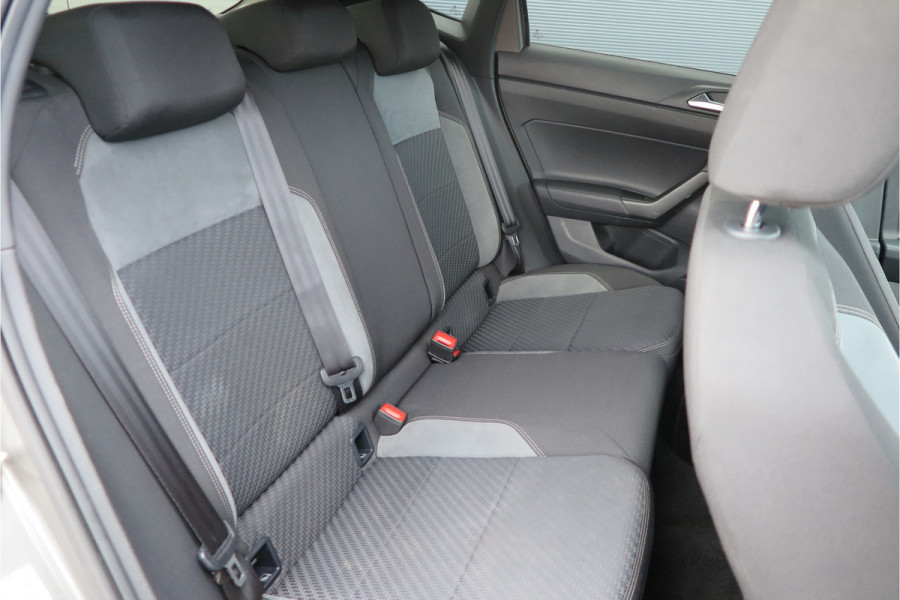 Volkswagen Polo 1.0 TSI 85kw 116pk Highline Business 2xR-Line , Beats audio , PDC, Navi, Carplay, LMV, Cruisecontrol. dealer onderhouden.