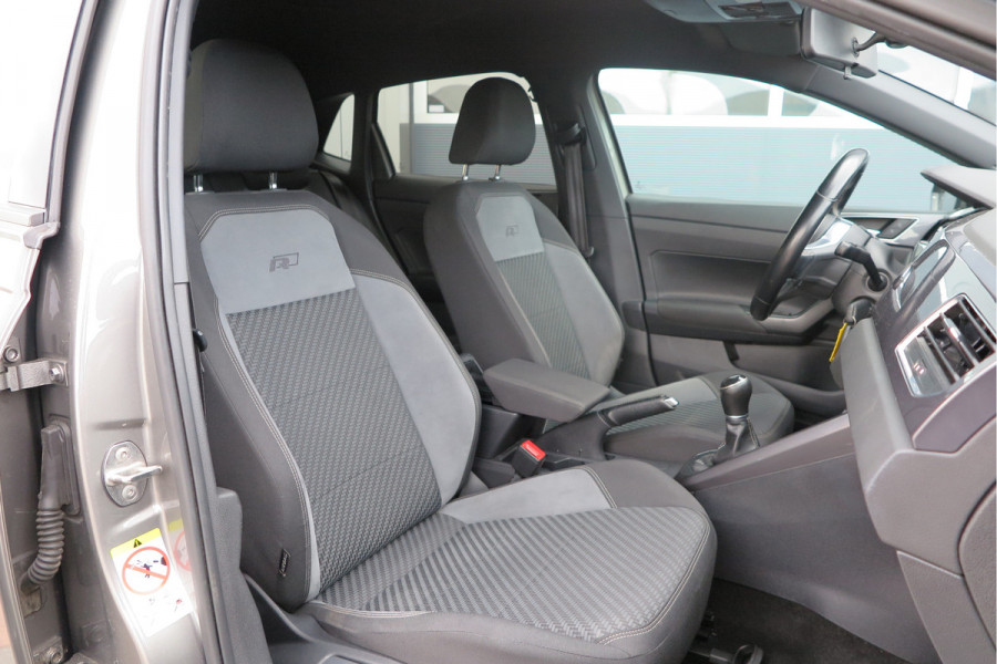 Volkswagen Polo 1.0 TSI 85kw 116pk Highline Business 2xR-Line , Beats audio , PDC, Navi, Carplay, LMV, Cruisecontrol. dealer onderhouden.