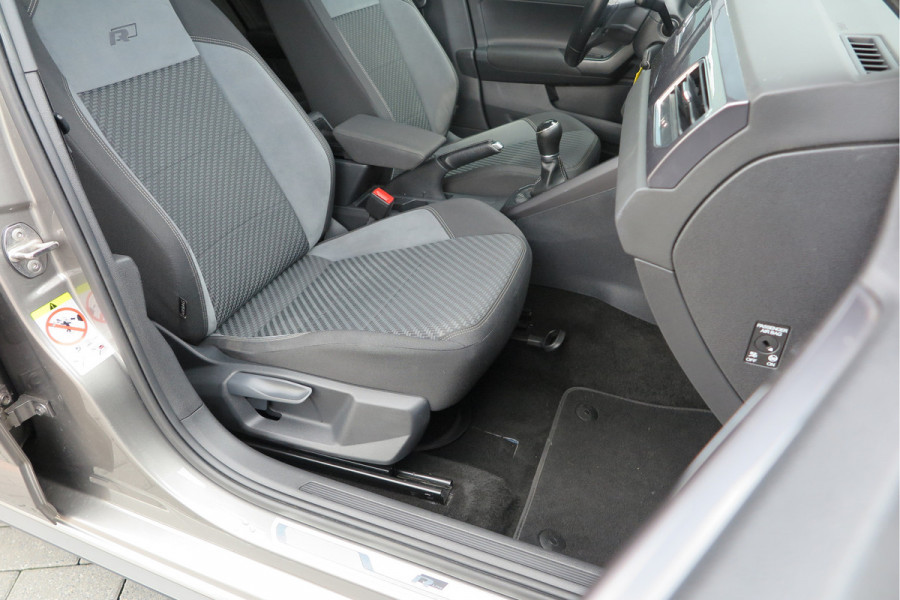 Volkswagen Polo 1.0 TSI 85kw 116pk Highline Business 2xR-Line , Beats audio , PDC, Navi, Carplay, LMV, Cruisecontrol. dealer onderhouden.