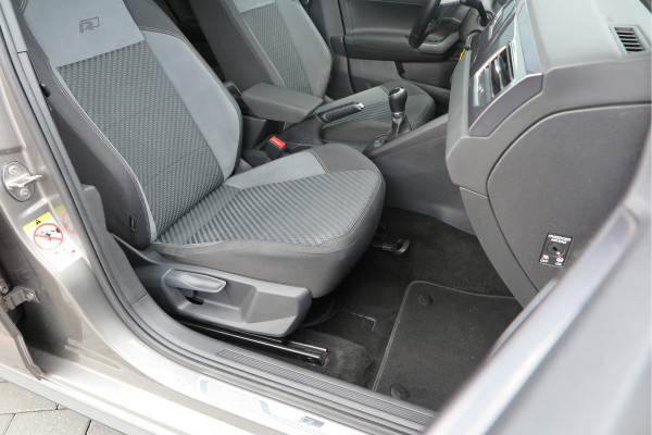 Volkswagen Polo 1.0 TSI 85kw 116pk Highline Business 2xR-Line , Beats audio , PDC, Navi, Carplay, LMV, Cruisecontrol. dealer onderhouden.