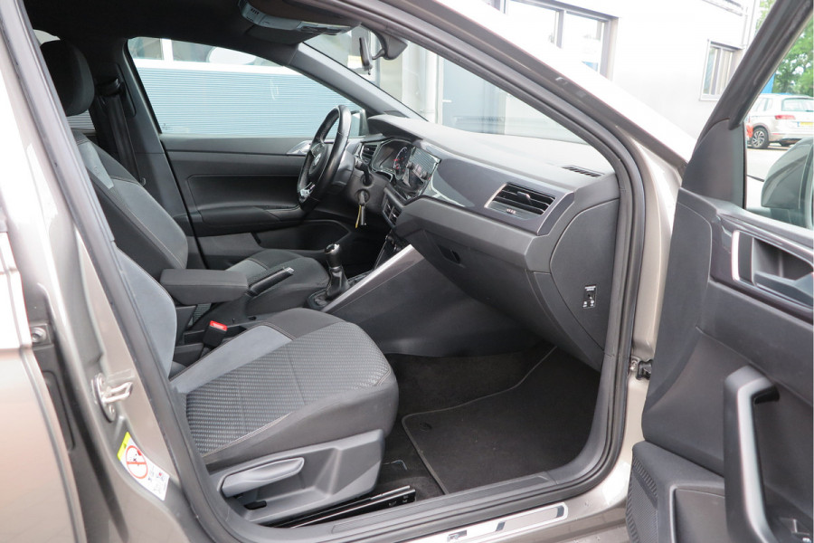 Volkswagen Polo 1.0 TSI 85kw 116pk Highline Business 2xR-Line , Beats audio , PDC, Navi, Carplay, LMV, Cruisecontrol. dealer onderhouden.