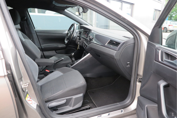 Volkswagen Polo 1.0 TSI 85kw 116pk Highline Business 2xR-Line , Beats audio , PDC, Navi, Carplay, LMV, Cruisecontrol. dealer onderhouden.