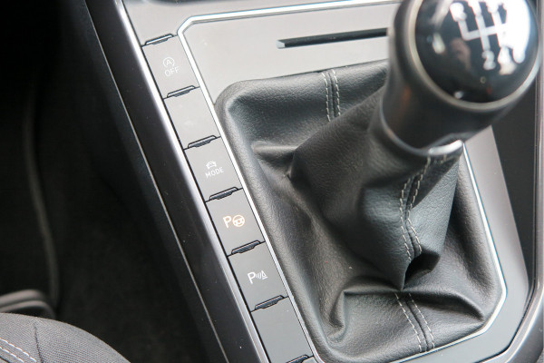 Volkswagen Polo 1.0 TSI 85kw 116pk Highline Business 2xR-Line , Beats audio , PDC, Navi, Carplay, LMV, Cruisecontrol. dealer onderhouden.