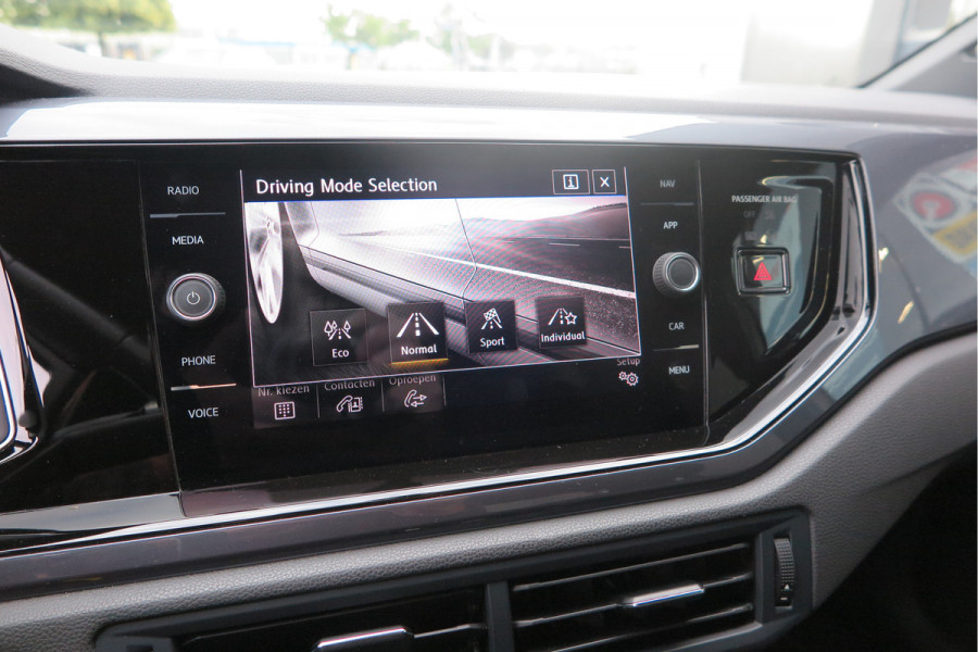 Volkswagen Polo 1.0 TSI 85kw 116pk Highline Business 2xR-Line , Beats audio , PDC, Navi, Carplay, LMV, Cruisecontrol. dealer onderhouden.