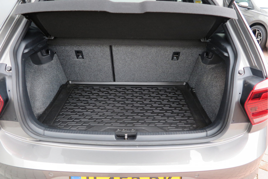 Volkswagen Polo 1.0 TSI 85kw 116pk Highline Business 2xR-Line , Beats audio , PDC, Navi, Carplay, LMV, Cruisecontrol. dealer onderhouden.