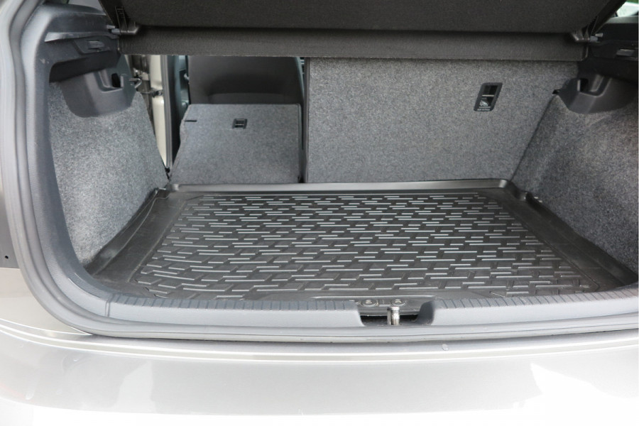 Volkswagen Polo 1.0 TSI 85kw 116pk Highline Business 2xR-Line , Beats audio , PDC, Navi, Carplay, LMV, Cruisecontrol. dealer onderhouden.