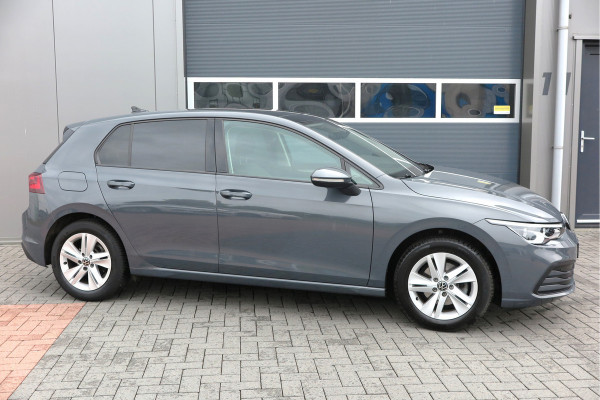 Volkswagen Golf 1.5 TSI 96kw 130pk Style , Panorama dak , Led, Virtual cockpit ,Trekhaak uitklapbaar, PDC, Navigatie via Carplay , DAB+ , Stoelverwarming,Alcantara bekleding, etc. Volkswagen Golf 1.5 TSI 96kw 130pk Style , Panorama dak , Led, Virtual cockpit ,Trekhaak uitklapbaar, PDC, Navigatie via Carplay , DAB+ , Stoelverwarming,Alcantara bekleding, etc.