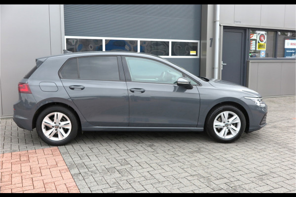 Volkswagen Golf 1.5 TSI 96kw 130pk Style , Panorama dak , Led, Virtual cockpit ,Trekhaak uitklapbaar, PDC, Navigatie via Carplay , DAB+ , Stoelverwarming,Alcantara bekleding, etc. Volkswagen Golf 1.5 TSI 96kw 130pk Style , Panorama dak , Led, Virtual cockpit ,Trekhaak uitklapbaar, PDC, Navigatie via Carplay , DAB+ , Stoelverwarming,Alcantara bekleding, etc.