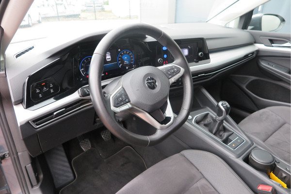 Volkswagen Golf 1.5 TSI 96kw 130pk Style , Panorama dak , Led, Virtual cockpit ,Trekhaak uitklapbaar, PDC, Navigatie via Carplay , DAB+ , Stoelverwarming,Alcantara bekleding, etc. Volkswagen Golf 1.5 TSI 96kw 130pk Style , Panorama dak , Led, Virtual cockpit ,Trekhaak uitklapbaar, PDC, Navigatie via Carplay , DAB+ , Stoelverwarming,Alcantara bekleding, etc.