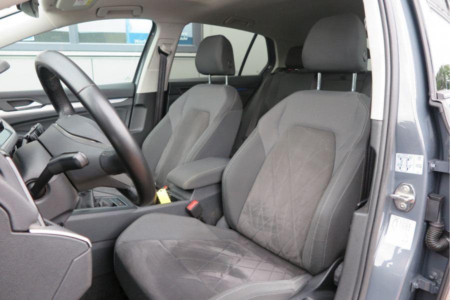 Volkswagen Golf 1.5 TSI 96kw 130pk Style , Panorama dak , Led, Virtual cockpit ,Trekhaak uitklapbaar, PDC, Navigatie via Carplay , DAB+ , Stoelverwarming,Alcantara bekleding, etc. Volkswagen Golf 1.5 TSI 96kw 130pk Style , Panorama dak , Led, Virtual cockpit ,Trekhaak uitklapbaar, PDC, Navigatie via Carplay , DAB+ , Stoelverwarming,Alcantara bekleding, etc.