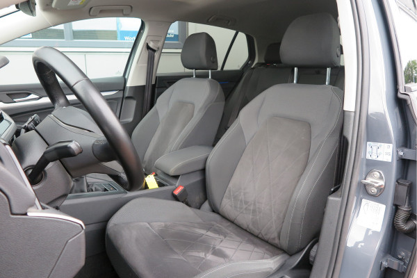 Volkswagen Golf 1.5 TSI 96kw 130pk Style , Panorama dak , Led, Virtual cockpit ,Trekhaak uitklapbaar, PDC, Navigatie via Carplay , DAB+ , Stoelverwarming,Alcantara bekleding, etc. Volkswagen Golf 1.5 TSI 96kw 130pk Style , Panorama dak , Led, Virtual cockpit ,Trekhaak uitklapbaar, PDC, Navigatie via Carplay , DAB+ , Stoelverwarming,Alcantara bekleding, etc.