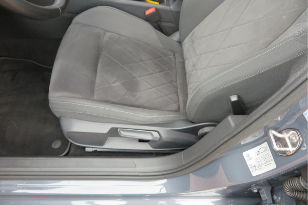 Volkswagen Golf 1.5 TSI 96kw 130pk Style , Panorama dak , Led, Virtual cockpit ,Trekhaak uitklapbaar, PDC, Navigatie via Carplay , DAB+ , Stoelverwarming,Alcantara bekleding, etc. Volkswagen Golf 1.5 TSI 96kw 130pk Style , Panorama dak , Led, Virtual cockpit ,Trekhaak uitklapbaar, PDC, Navigatie via Carplay , DAB+ , Stoelverwarming,Alcantara bekleding, etc.