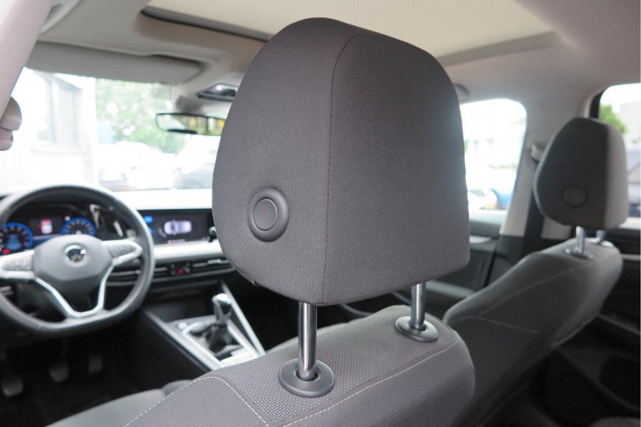 Volkswagen Golf 1.5 TSI 96kw 130pk Style , Panorama dak , Led, Virtual cockpit ,Trekhaak uitklapbaar, PDC, Navigatie via Carplay , DAB+ , Stoelverwarming,Alcantara bekleding, etc. Volkswagen Golf 1.5 TSI 96kw 130pk Style , Panorama dak , Led, Virtual cockpit ,Trekhaak uitklapbaar, PDC, Navigatie via Carplay , DAB+ , Stoelverwarming,Alcantara bekleding, etc.