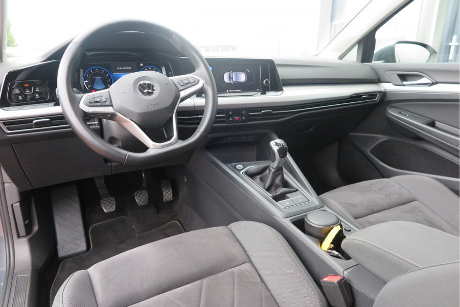 Volkswagen Golf 1.5 TSI 96kw 130pk Style , Panorama dak , Led, Virtual cockpit ,Trekhaak uitklapbaar, PDC, Navigatie via Carplay , DAB+ , Stoelverwarming,Alcantara bekleding, etc. Volkswagen Golf 1.5 TSI 96kw 130pk Style , Panorama dak , Led, Virtual cockpit ,Trekhaak uitklapbaar, PDC, Navigatie via Carplay , DAB+ , Stoelverwarming,Alcantara bekleding, etc.