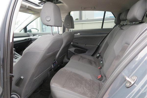 Volkswagen Golf 1.5 TSI 96kw 130pk Style , Panorama dak , Led, Virtual cockpit ,Trekhaak uitklapbaar, PDC, Navigatie via Carplay , DAB+ , Stoelverwarming,Alcantara bekleding, etc. Volkswagen Golf 1.5 TSI 96kw 130pk Style , Panorama dak , Led, Virtual cockpit ,Trekhaak uitklapbaar, PDC, Navigatie via Carplay , DAB+ , Stoelverwarming,Alcantara bekleding, etc.
