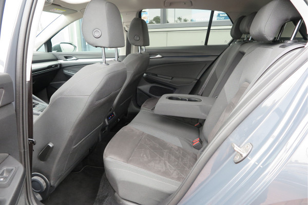 Volkswagen Golf 1.5 TSI 96kw 130pk Style , Panorama dak , Led, Virtual cockpit ,Trekhaak uitklapbaar, PDC, Navigatie via Carplay , DAB+ , Stoelverwarming,Alcantara bekleding, etc. Volkswagen Golf 1.5 TSI 96kw 130pk Style , Panorama dak , Led, Virtual cockpit ,Trekhaak uitklapbaar, PDC, Navigatie via Carplay , DAB+ , Stoelverwarming,Alcantara bekleding, etc.