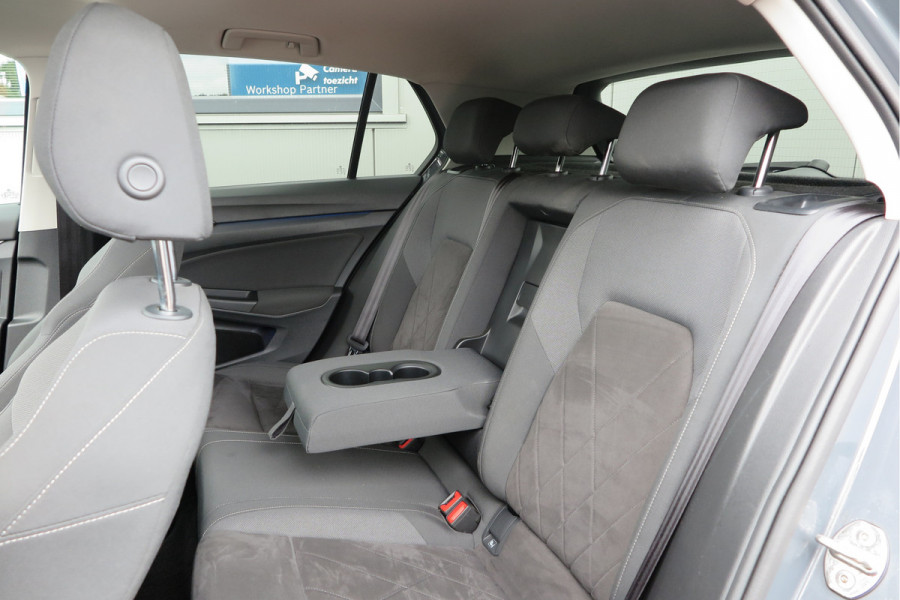 Volkswagen Golf 1.5 TSI 96kw 130pk Style , Panorama dak , Led, Virtual cockpit ,Trekhaak uitklapbaar, PDC, Navigatie via Carplay , DAB+ , Stoelverwarming,Alcantara bekleding, etc. Volkswagen Golf 1.5 TSI 96kw 130pk Style , Panorama dak , Led, Virtual cockpit ,Trekhaak uitklapbaar, PDC, Navigatie via Carplay , DAB+ , Stoelverwarming,Alcantara bekleding, etc.