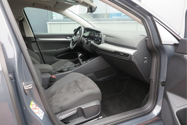 Volkswagen Golf 1.5 TSI 96kw 130pk Style , Panorama dak , Led, Virtual cockpit ,Trekhaak uitklapbaar, PDC, Navigatie via Carplay , DAB+ , Stoelverwarming,Alcantara bekleding, etc. Volkswagen Golf 1.5 TSI 96kw 130pk Style , Panorama dak , Led, Virtual cockpit ,Trekhaak uitklapbaar, PDC, Navigatie via Carplay , DAB+ , Stoelverwarming,Alcantara bekleding, etc.