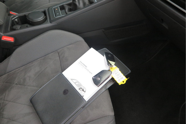 Volkswagen Golf 1.5 TSI 96kw 130pk Style , Panorama dak , Led, Virtual cockpit ,Trekhaak uitklapbaar, PDC, Navigatie via Carplay , DAB+ , Stoelverwarming,Alcantara bekleding, etc. Volkswagen Golf 1.5 TSI 96kw 130pk Style , Panorama dak , Led, Virtual cockpit ,Trekhaak uitklapbaar, PDC, Navigatie via Carplay , DAB+ , Stoelverwarming,Alcantara bekleding, etc.
