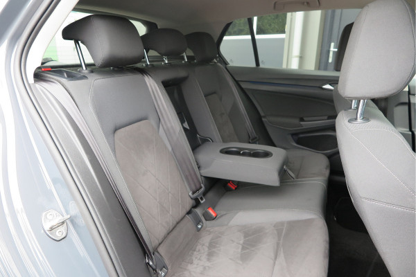 Volkswagen Golf 1.5 TSI 96kw 130pk Style , Panorama dak , Led, Virtual cockpit ,Trekhaak uitklapbaar, PDC, Navigatie via Carplay , DAB+ , Stoelverwarming,Alcantara bekleding, etc. Volkswagen Golf 1.5 TSI 96kw 130pk Style , Panorama dak , Led, Virtual cockpit ,Trekhaak uitklapbaar, PDC, Navigatie via Carplay , DAB+ , Stoelverwarming,Alcantara bekleding, etc.