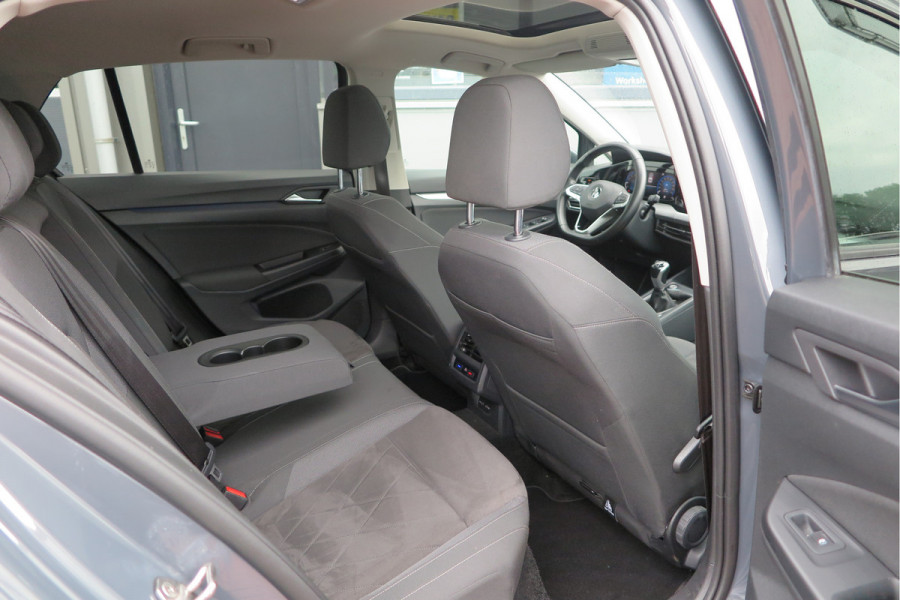 Volkswagen Golf 1.5 TSI 96kw 130pk Style , Panorama dak , Led, Virtual cockpit ,Trekhaak uitklapbaar, PDC, Navigatie via Carplay , DAB+ , Stoelverwarming,Alcantara bekleding, etc. Volkswagen Golf 1.5 TSI 96kw 130pk Style , Panorama dak , Led, Virtual cockpit ,Trekhaak uitklapbaar, PDC, Navigatie via Carplay , DAB+ , Stoelverwarming,Alcantara bekleding, etc.