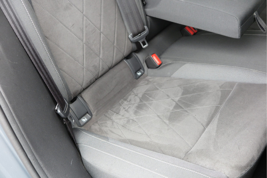 Volkswagen Golf 1.5 TSI 96kw 130pk Style , Panorama dak , Led, Virtual cockpit ,Trekhaak uitklapbaar, PDC, Navigatie via Carplay , DAB+ , Stoelverwarming,Alcantara bekleding, etc. Volkswagen Golf 1.5 TSI 96kw 130pk Style , Panorama dak , Led, Virtual cockpit ,Trekhaak uitklapbaar, PDC, Navigatie via Carplay , DAB+ , Stoelverwarming,Alcantara bekleding, etc.