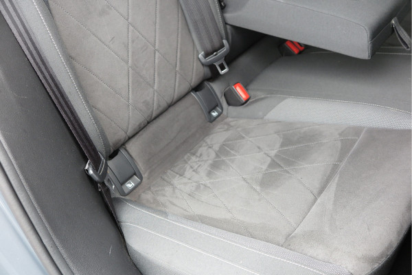 Volkswagen Golf 1.5 TSI 96kw 130pk Style , Panorama dak , Led, Virtual cockpit ,Trekhaak uitklapbaar, PDC, Navigatie via Carplay , DAB+ , Stoelverwarming,Alcantara bekleding, etc. Volkswagen Golf 1.5 TSI 96kw 130pk Style , Panorama dak , Led, Virtual cockpit ,Trekhaak uitklapbaar, PDC, Navigatie via Carplay , DAB+ , Stoelverwarming,Alcantara bekleding, etc.