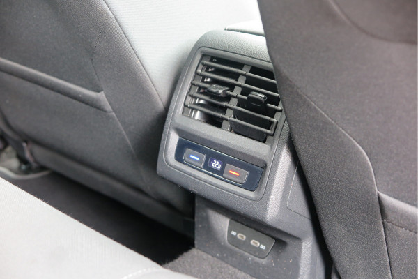 Volkswagen Golf 1.5 TSI 96kw 130pk Style , Panorama dak , Led, Virtual cockpit ,Trekhaak uitklapbaar, PDC, Navigatie via Carplay , DAB+ , Stoelverwarming,Alcantara bekleding, etc. Volkswagen Golf 1.5 TSI 96kw 130pk Style , Panorama dak , Led, Virtual cockpit ,Trekhaak uitklapbaar, PDC, Navigatie via Carplay , DAB+ , Stoelverwarming,Alcantara bekleding, etc.