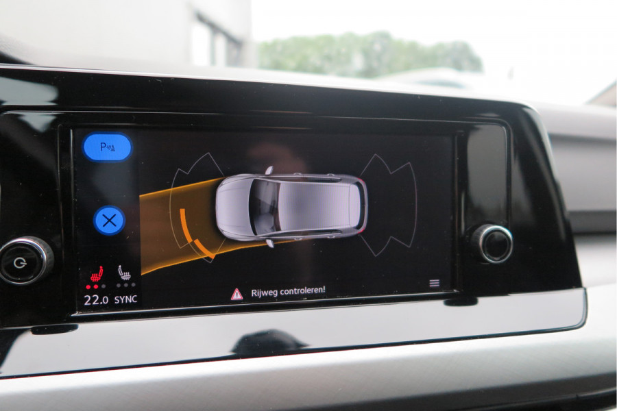 Volkswagen Golf 1.5 TSI 96kw 130pk Style , Panorama dak , Led, Virtual cockpit ,Trekhaak uitklapbaar, PDC, Navigatie via Carplay , DAB+ , Stoelverwarming,Alcantara bekleding, etc. Volkswagen Golf 1.5 TSI 96kw 130pk Style , Panorama dak , Led, Virtual cockpit ,Trekhaak uitklapbaar, PDC, Navigatie via Carplay , DAB+ , Stoelverwarming,Alcantara bekleding, etc.