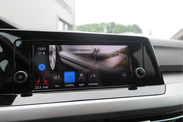 Volkswagen Golf 1.5 TSI 96kw 130pk Style , Panorama dak , Led, Virtual cockpit ,Trekhaak uitklapbaar, PDC, Navigatie via Carplay , DAB+ , Stoelverwarming,Alcantara bekleding, etc. Volkswagen Golf 1.5 TSI 96kw 130pk Style , Panorama dak , Led, Virtual cockpit ,Trekhaak uitklapbaar, PDC, Navigatie via Carplay , DAB+ , Stoelverwarming,Alcantara bekleding, etc.