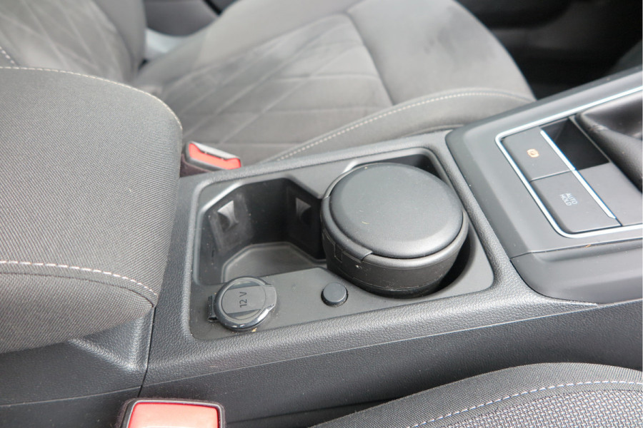 Volkswagen Golf 1.5 TSI 96kw 130pk Style , Panorama dak , Led, Virtual cockpit ,Trekhaak uitklapbaar, PDC, Navigatie via Carplay , DAB+ , Stoelverwarming,Alcantara bekleding, etc. Volkswagen Golf 1.5 TSI 96kw 130pk Style , Panorama dak , Led, Virtual cockpit ,Trekhaak uitklapbaar, PDC, Navigatie via Carplay , DAB+ , Stoelverwarming,Alcantara bekleding, etc.