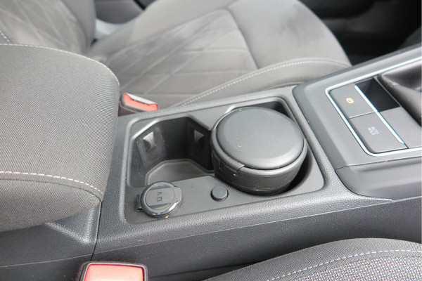 Volkswagen Golf 1.5 TSI 96kw 130pk Style , Panorama dak , Led, Virtual cockpit ,Trekhaak uitklapbaar, PDC, Navigatie via Carplay , DAB+ , Stoelverwarming,Alcantara bekleding, etc. Volkswagen Golf 1.5 TSI 96kw 130pk Style , Panorama dak , Led, Virtual cockpit ,Trekhaak uitklapbaar, PDC, Navigatie via Carplay , DAB+ , Stoelverwarming,Alcantara bekleding, etc.