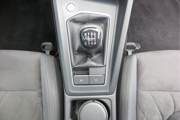 Volkswagen Golf 1.5 TSI 96kw 130pk Style , Panorama dak , Led, Virtual cockpit ,Trekhaak uitklapbaar, PDC, Navigatie via Carplay , DAB+ , Stoelverwarming,Alcantara bekleding, etc. Volkswagen Golf 1.5 TSI 96kw 130pk Style , Panorama dak , Led, Virtual cockpit ,Trekhaak uitklapbaar, PDC, Navigatie via Carplay , DAB+ , Stoelverwarming,Alcantara bekleding, etc.