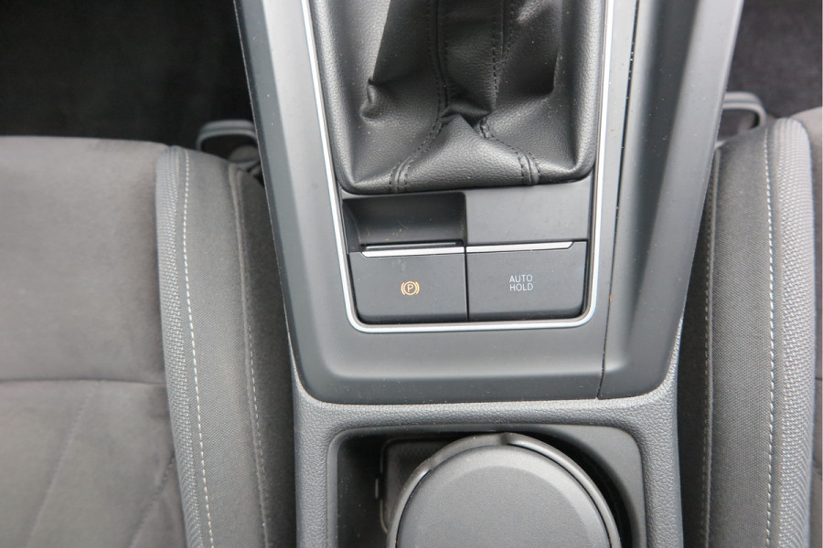 Volkswagen Golf 1.5 TSI 96kw 130pk Style , Panorama dak , Led, Virtual cockpit ,Trekhaak uitklapbaar, PDC, Navigatie via Carplay , DAB+ , Stoelverwarming,Alcantara bekleding, etc. Volkswagen Golf 1.5 TSI 96kw 130pk Style , Panorama dak , Led, Virtual cockpit ,Trekhaak uitklapbaar, PDC, Navigatie via Carplay , DAB+ , Stoelverwarming,Alcantara bekleding, etc.