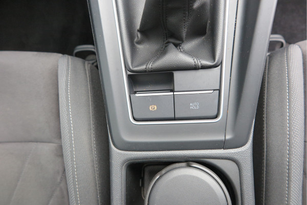 Volkswagen Golf 1.5 TSI 96kw 130pk Style , Panorama dak , Led, Virtual cockpit ,Trekhaak uitklapbaar, PDC, Navigatie via Carplay , DAB+ , Stoelverwarming,Alcantara bekleding, etc. Volkswagen Golf 1.5 TSI 96kw 130pk Style , Panorama dak , Led, Virtual cockpit ,Trekhaak uitklapbaar, PDC, Navigatie via Carplay , DAB+ , Stoelverwarming,Alcantara bekleding, etc.