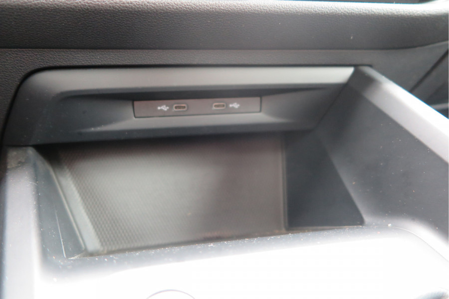 Volkswagen Golf 1.5 TSI 96kw 130pk Style , Panorama dak , Led, Virtual cockpit ,Trekhaak uitklapbaar, PDC, Navigatie via Carplay , DAB+ , Stoelverwarming,Alcantara bekleding, etc. Volkswagen Golf 1.5 TSI 96kw 130pk Style , Panorama dak , Led, Virtual cockpit ,Trekhaak uitklapbaar, PDC, Navigatie via Carplay , DAB+ , Stoelverwarming,Alcantara bekleding, etc.