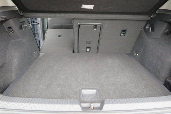Volkswagen Golf 1.5 TSI 96kw 130pk Style , Panorama dak , Led, Virtual cockpit ,Trekhaak uitklapbaar, PDC, Navigatie via Carplay , DAB+ , Stoelverwarming,Alcantara bekleding, etc. Volkswagen Golf 1.5 TSI 96kw 130pk Style , Panorama dak , Led, Virtual cockpit ,Trekhaak uitklapbaar, PDC, Navigatie via Carplay , DAB+ , Stoelverwarming,Alcantara bekleding, etc.