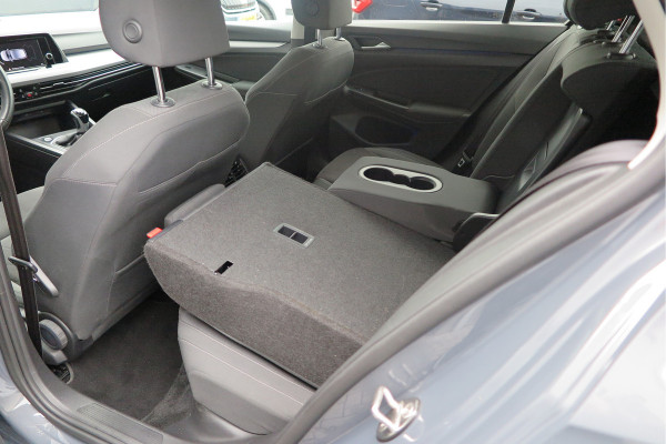 Volkswagen Golf 1.5 TSI 96kw 130pk Style , Panorama dak , Led, Virtual cockpit ,Trekhaak uitklapbaar, PDC, Navigatie via Carplay , DAB+ , Stoelverwarming,Alcantara bekleding, etc. Volkswagen Golf 1.5 TSI 96kw 130pk Style , Panorama dak , Led, Virtual cockpit ,Trekhaak uitklapbaar, PDC, Navigatie via Carplay , DAB+ , Stoelverwarming,Alcantara bekleding, etc.