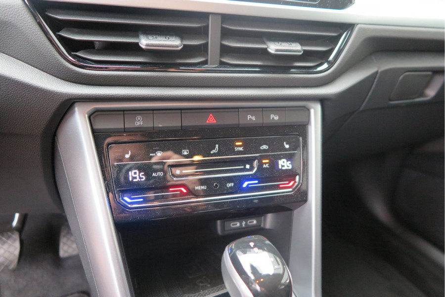 Volkswagen T-Roc 1.5 TSI 150pk DSG Life Edition, Camera,Navigatie,Virtual cockpit, ACC, Carplay ,Keyless ,Led verlichting ,Stoelverwarming, Schakelmogelijkheid stuurwiel, etc. slechts 3000km! Fabrieksgarantie t/m 02-2027. Volkswagen T-Roc 1.5 TSI 150pk DSG Life Edition, Camera,Navigatie,Virtual cockpit, ACC, Carplay ,Keyless ,Led verlichting ,Stoelverwarming, Schakelmogelijkheid stuurwiel, etc. slechts 3000km! Fabrieksgarantie t/m 02-2027.