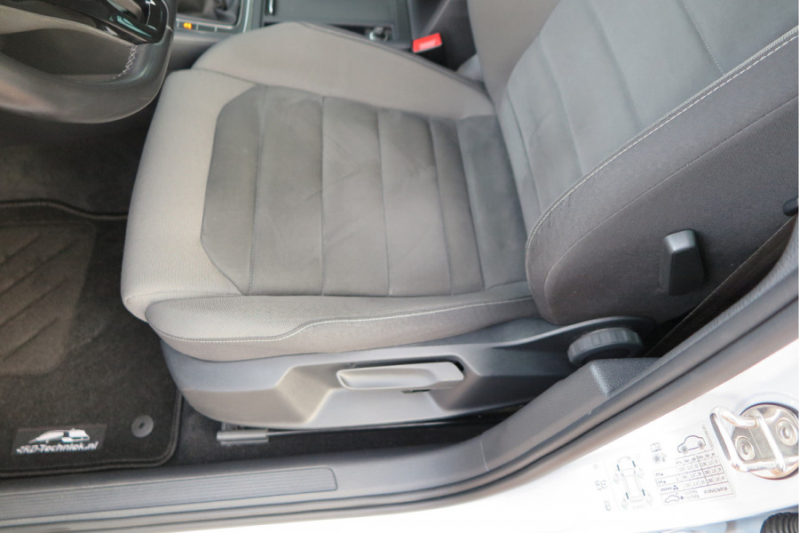 Volkswagen GOLF Variant 1.5 TSI 96kw 130pk Highline , Adaptive cruise ,Virtual cockpit,Navi, Trekhaak(afneembaar), Stoelverwarming, Alcantara, 17"Lichtmetalen velgen, DAB+ radio , Carplay , PDC, Camera, etc. Onderhoudshistorie volledig & bekend. Volkswagen GOLF Variant 1.5 TSI 96kw 130pk Highline , Adaptive cruise ,Virtual cockpit,Navi, Trekhaak(afneembaar), Stoelverwarming, Alcantara, 17"Lichtmetalen velgen, DAB+ radio , Carplay , PDC, Camera, etc. Onderhoudshistorie volledig & bekend.