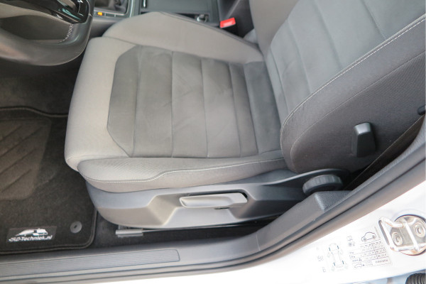 Volkswagen GOLF Variant 1.5 TSI 96kw 130pk Highline , Adaptive cruise ,Virtual cockpit,Navi, Trekhaak(afneembaar), Stoelverwarming, Alcantara, 17"Lichtmetalen velgen, DAB+ radio , Carplay , PDC, Camera, etc. Onderhoudshistorie volledig & bekend. Volkswagen GOLF Variant 1.5 TSI 96kw 130pk Highline , Adaptive cruise ,Virtual cockpit,Navi, Trekhaak(afneembaar), Stoelverwarming, Alcantara, 17"Lichtmetalen velgen, DAB+ radio , Carplay , PDC, Camera, etc. Onderhoudshistorie volledig & bekend.