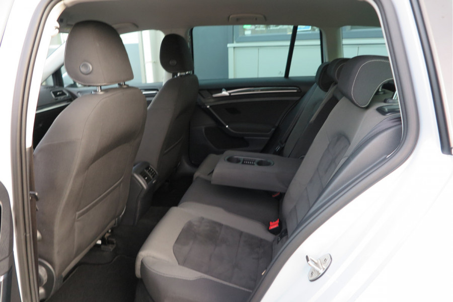 Volkswagen GOLF Variant 1.5 TSI 96kw 130pk Highline , Adaptive cruise ,Virtual cockpit,Navi, Trekhaak(afneembaar), Stoelverwarming, Alcantara, 17"Lichtmetalen velgen, DAB+ radio , Carplay , PDC, Camera, etc. Onderhoudshistorie volledig & bekend. Volkswagen GOLF Variant 1.5 TSI 96kw 130pk Highline , Adaptive cruise ,Virtual cockpit,Navi, Trekhaak(afneembaar), Stoelverwarming, Alcantara, 17"Lichtmetalen velgen, DAB+ radio , Carplay , PDC, Camera, etc. Onderhoudshistorie volledig & bekend.