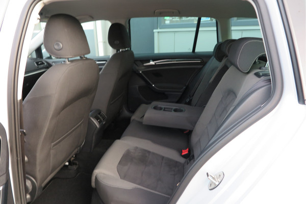 Volkswagen GOLF Variant 1.5 TSI 96kw 130pk Highline , Adaptive cruise ,Virtual cockpit,Navi, Trekhaak(afneembaar), Stoelverwarming, Alcantara, 17"Lichtmetalen velgen, DAB+ radio , Carplay , PDC, Camera, etc. Onderhoudshistorie volledig & bekend. Volkswagen GOLF Variant 1.5 TSI 96kw 130pk Highline , Adaptive cruise ,Virtual cockpit,Navi, Trekhaak(afneembaar), Stoelverwarming, Alcantara, 17"Lichtmetalen velgen, DAB+ radio , Carplay , PDC, Camera, etc. Onderhoudshistorie volledig & bekend.