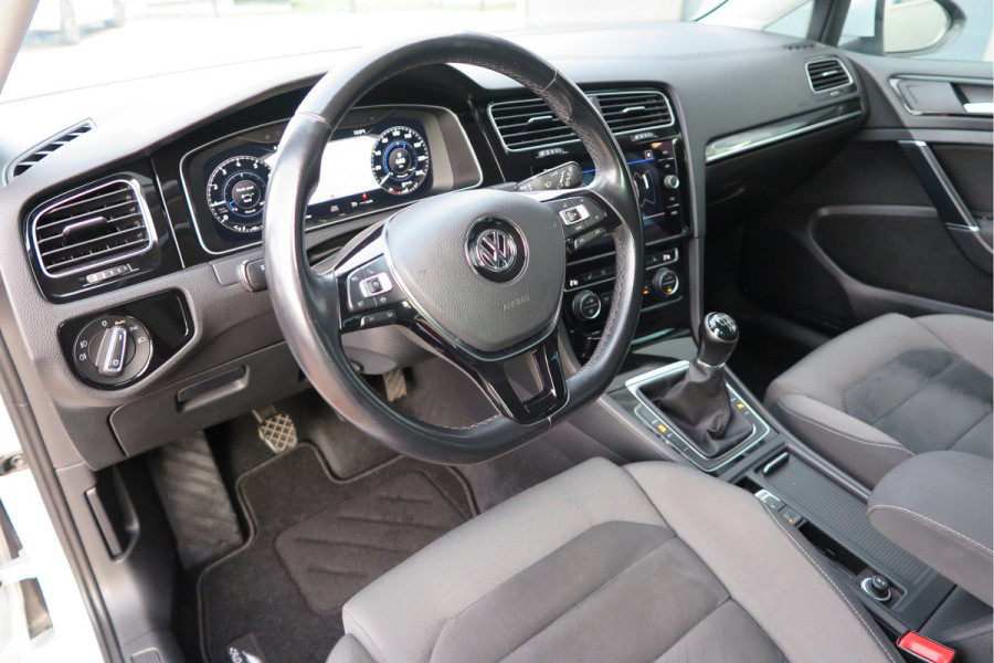Volkswagen GOLF Variant 1.5 TSI 96kw 130pk Highline , Adaptive cruise ,Virtual cockpit,Navi, Trekhaak(afneembaar), Stoelverwarming, Alcantara, 17"Lichtmetalen velgen, DAB+ radio , Carplay , PDC, Camera, etc. Onderhoudshistorie volledig & bekend. Volkswagen GOLF Variant 1.5 TSI 96kw 130pk Highline , Adaptive cruise ,Virtual cockpit,Navi, Trekhaak(afneembaar), Stoelverwarming, Alcantara, 17"Lichtmetalen velgen, DAB+ radio , Carplay , PDC, Camera, etc. Onderhoudshistorie volledig & bekend.
