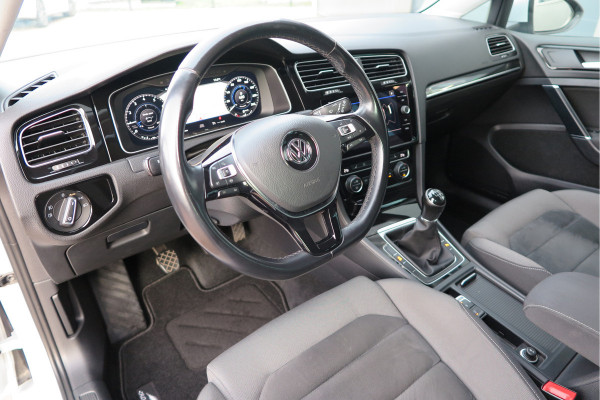 Volkswagen GOLF Variant 1.5 TSI 96kw 130pk Highline , Adaptive cruise ,Virtual cockpit,Navi, Trekhaak(afneembaar), Stoelverwarming, Alcantara, 17"Lichtmetalen velgen, DAB+ radio , Carplay , PDC, Camera, etc. Onderhoudshistorie volledig & bekend. Volkswagen GOLF Variant 1.5 TSI 96kw 130pk Highline , Adaptive cruise ,Virtual cockpit,Navi, Trekhaak(afneembaar), Stoelverwarming, Alcantara, 17"Lichtmetalen velgen, DAB+ radio , Carplay , PDC, Camera, etc. Onderhoudshistorie volledig & bekend.