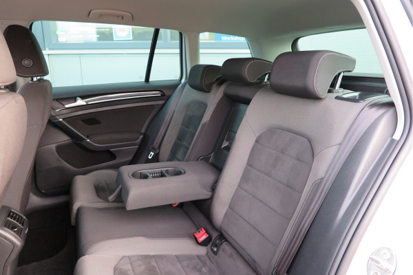 Volkswagen GOLF Variant 1.5 TSI 96kw 130pk Highline , Adaptive cruise ,Virtual cockpit,Navi, Trekhaak(afneembaar), Stoelverwarming, Alcantara, 17"Lichtmetalen velgen, DAB+ radio , Carplay , PDC, Camera, etc. Onderhoudshistorie volledig & bekend. Volkswagen GOLF Variant 1.5 TSI 96kw 130pk Highline , Adaptive cruise ,Virtual cockpit,Navi, Trekhaak(afneembaar), Stoelverwarming, Alcantara, 17"Lichtmetalen velgen, DAB+ radio , Carplay , PDC, Camera, etc. Onderhoudshistorie volledig & bekend.