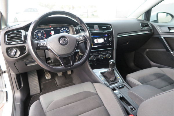 Volkswagen GOLF Variant 1.5 TSI 96kw 130pk Highline , Adaptive cruise ,Virtual cockpit,Navi, Trekhaak(afneembaar), Stoelverwarming, Alcantara, 17"Lichtmetalen velgen, DAB+ radio , Carplay , PDC, Camera, etc. Onderhoudshistorie volledig & bekend. Volkswagen GOLF Variant 1.5 TSI 96kw 130pk Highline , Adaptive cruise ,Virtual cockpit,Navi, Trekhaak(afneembaar), Stoelverwarming, Alcantara, 17"Lichtmetalen velgen, DAB+ radio , Carplay , PDC, Camera, etc. Onderhoudshistorie volledig & bekend.