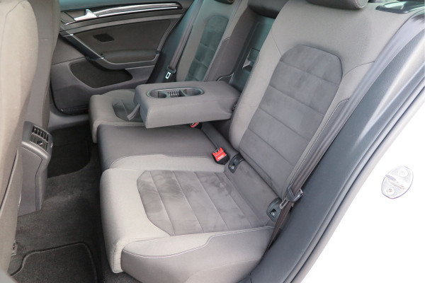 Volkswagen GOLF Variant 1.5 TSI 96kw 130pk Highline , Adaptive cruise ,Virtual cockpit,Navi, Trekhaak(afneembaar), Stoelverwarming, Alcantara, 17"Lichtmetalen velgen, DAB+ radio , Carplay , PDC, Camera, etc. Onderhoudshistorie volledig & bekend. Volkswagen GOLF Variant 1.5 TSI 96kw 130pk Highline , Adaptive cruise ,Virtual cockpit,Navi, Trekhaak(afneembaar), Stoelverwarming, Alcantara, 17"Lichtmetalen velgen, DAB+ radio , Carplay , PDC, Camera, etc. Onderhoudshistorie volledig & bekend.
