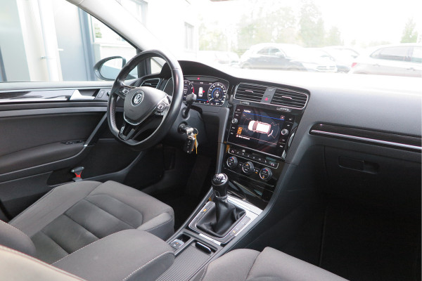 Volkswagen GOLF Variant 1.5 TSI 96kw 130pk Highline , Adaptive cruise ,Virtual cockpit,Navi, Trekhaak(afneembaar), Stoelverwarming, Alcantara, 17"Lichtmetalen velgen, DAB+ radio , Carplay , PDC, Camera, etc. Onderhoudshistorie volledig & bekend. Volkswagen GOLF Variant 1.5 TSI 96kw 130pk Highline , Adaptive cruise ,Virtual cockpit,Navi, Trekhaak(afneembaar), Stoelverwarming, Alcantara, 17"Lichtmetalen velgen, DAB+ radio , Carplay , PDC, Camera, etc. Onderhoudshistorie volledig & bekend.